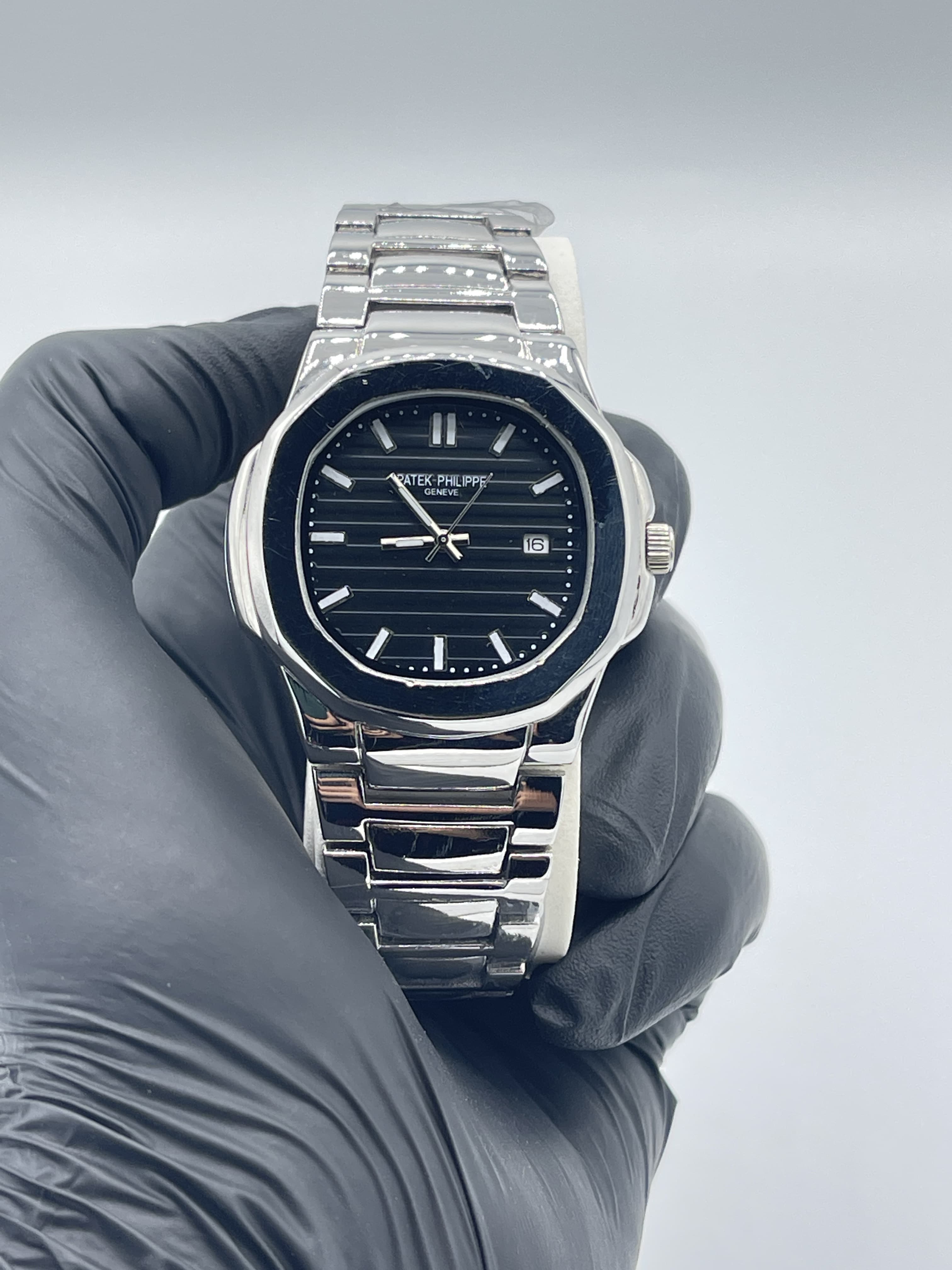 Patek Philippe Nautilus x Tiffany & Co. – Brushed Silver Edition